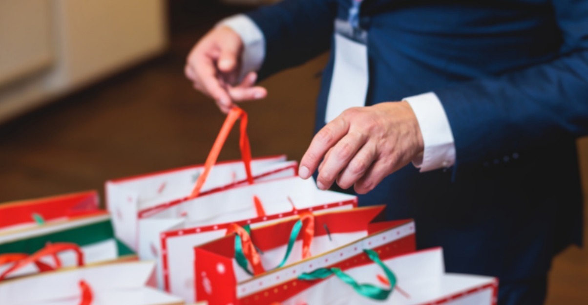 هدیه عید نوروز برای کارکنان؛ چه هدیه ای برای کارکنان جذاب است؟