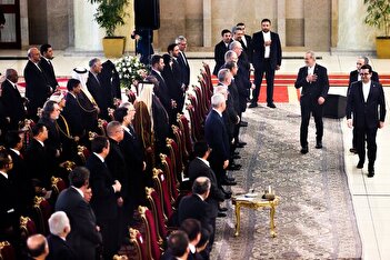 عکس/ کراوات متفاوت سفیر کره جنوبی با نقش اشعار فارسی