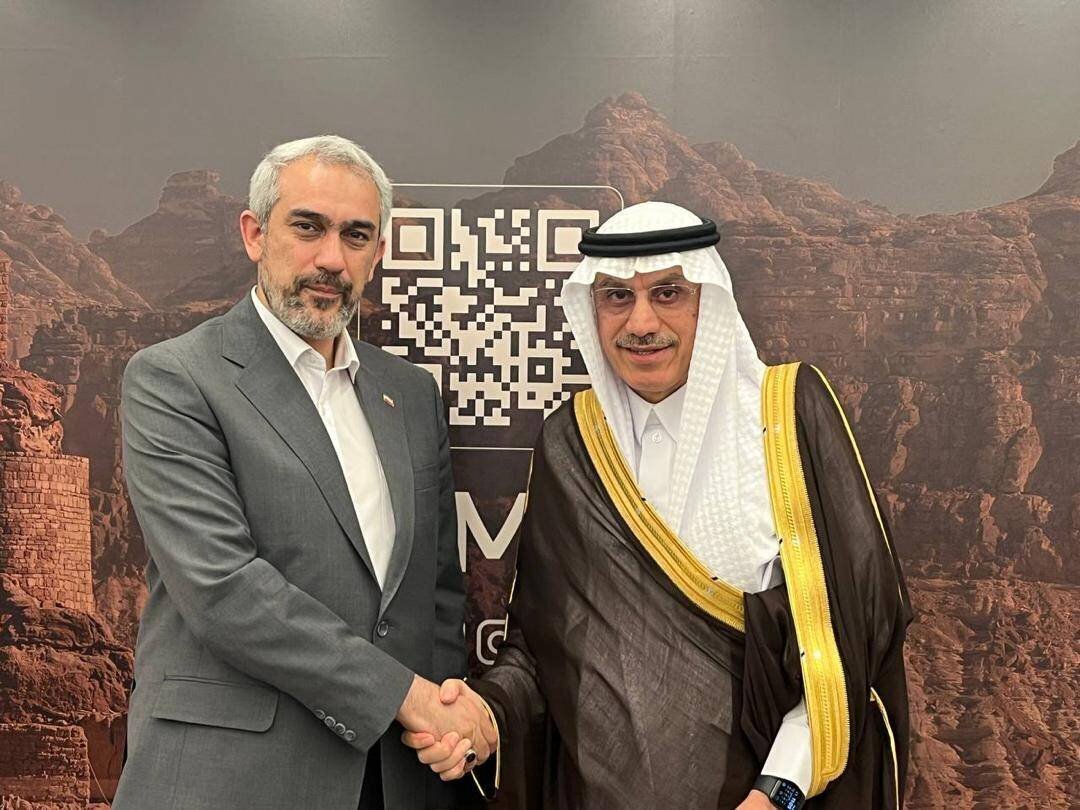 وزیر اقتصاد با رئیس بانک توسعه اسلامی دیدار کرد