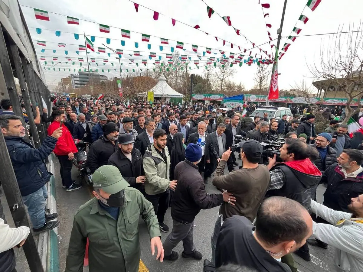 حاشیه‌های راهپیمایی ۲۲ بهمن + عکس و فیلم