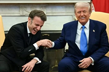 عکس/ ترامپ کبودی دستش را با گریم پوشاند