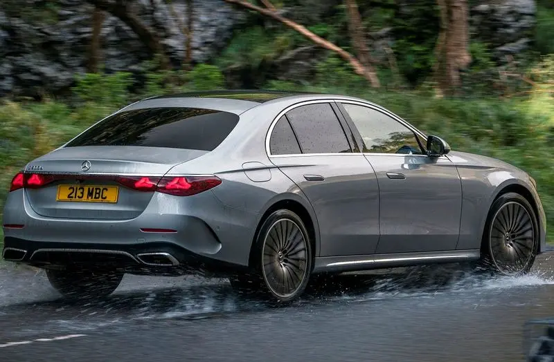 ورود مرسدس‌بنز E۲۰۰