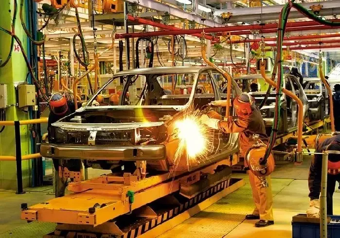 نماینده مجلس: گردش مالی میان خودروسازان و قطعه‌سازان باید تقویت شود