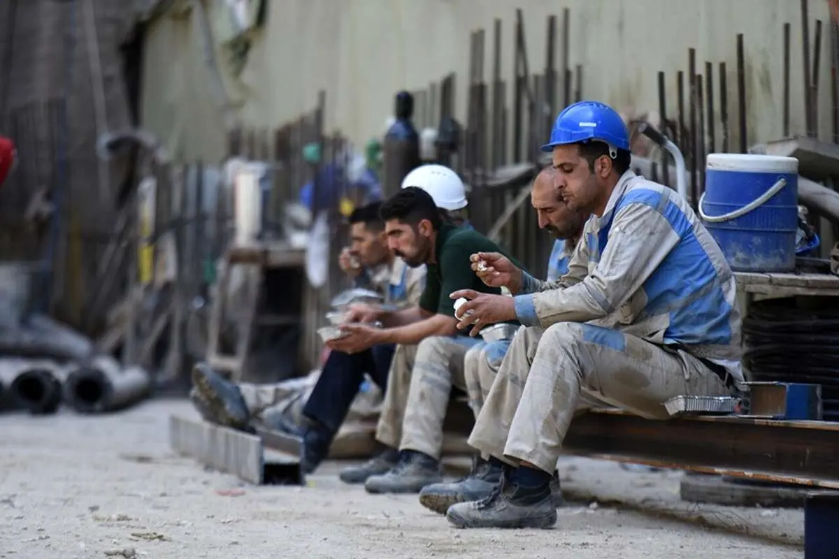 کارگران گرفتار در دور باطل دستمزد و قیمت‌ها/این اقتصاد ۲ بار افزایش مزد در سال را هم خنثی می‌کند!