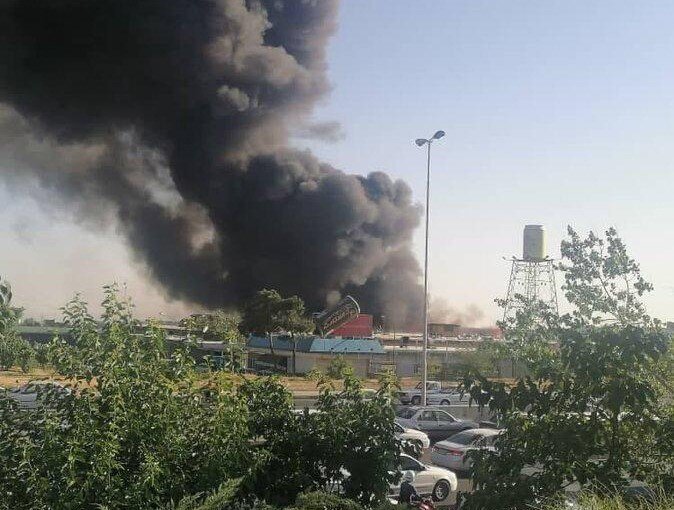 آسمان تهران پوشیده از دود غلیظ آسمان تهران پوشیده از دود غلیظ