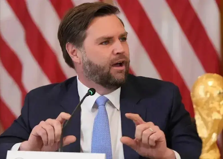 موضع معاون ترامپ درباره تحرکات نظامی در نزدیکی ایران