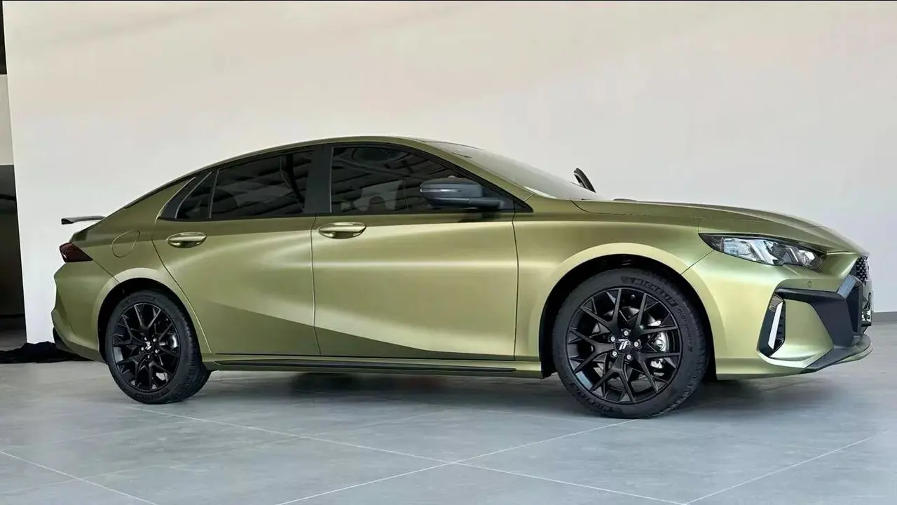 خودروی وارداتی با نشان آمریکایی