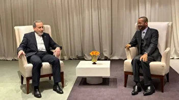 فیلم/ وایرال‌شدن فیلم عراقچی در حال رفع مشکل خبرساز