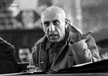 عکس/ محمد مصدق در حال ورود به فرودگاه واشنگتن ۷۵ سال پیش