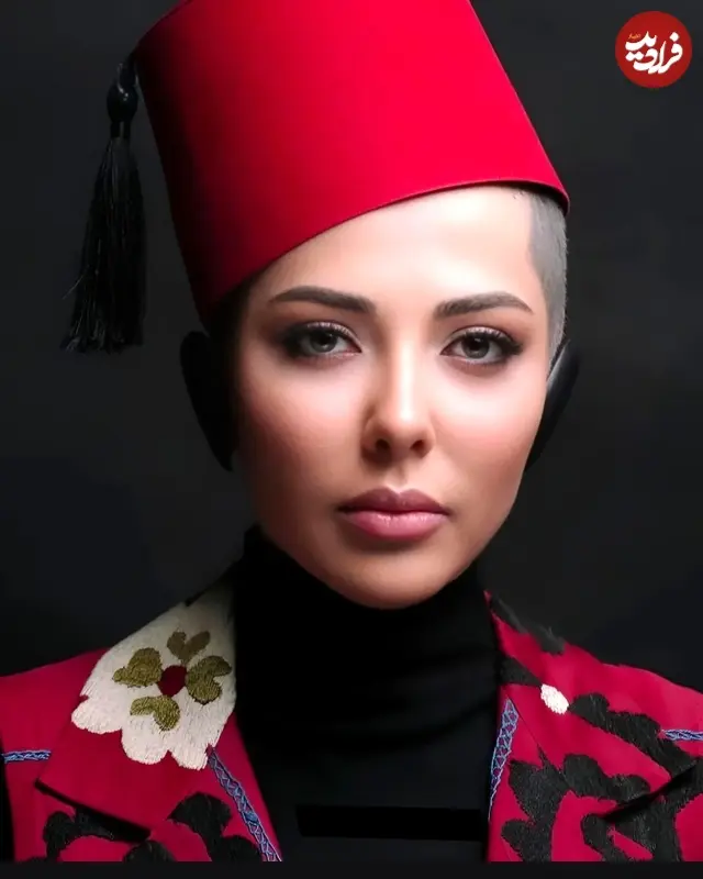 لیلا اوتادی با کلاه مصری