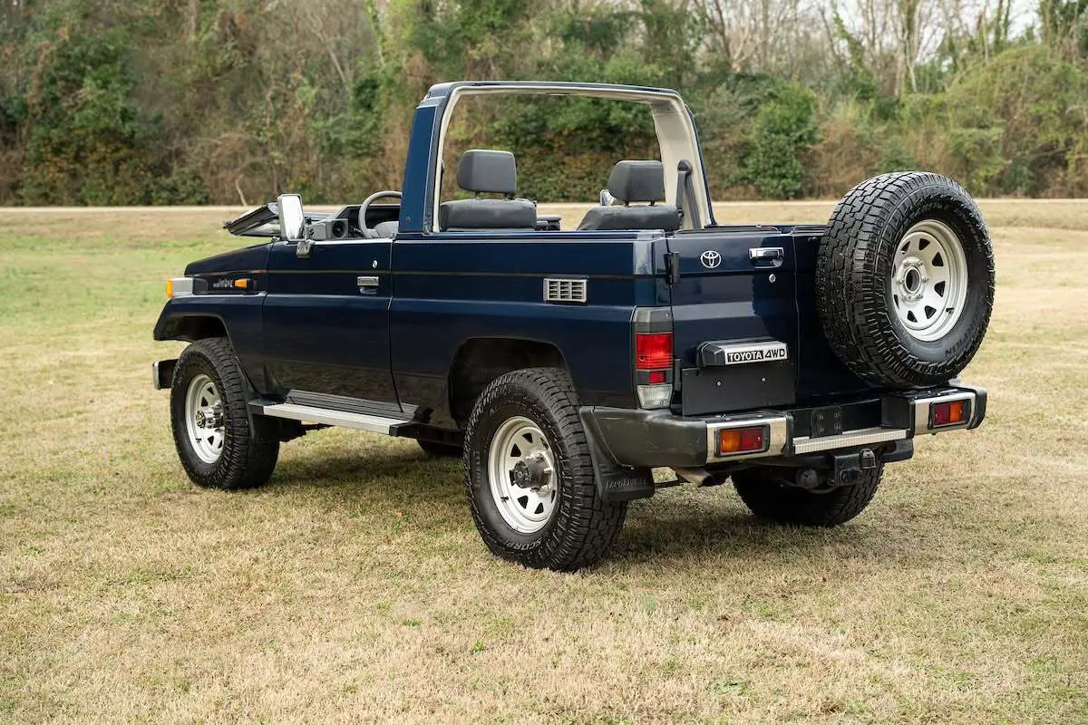 تویوتا لندکروزر سری ۷۰