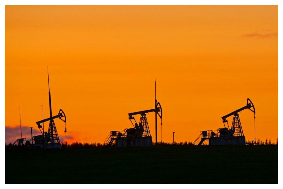 قیمت نفت به بالاترین سطح قیمتی رسید/ چند درصد نفت جهان از تنگه هرمز عبور می‌کند؟