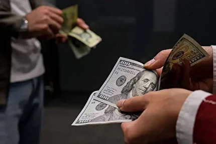بازار ارز زیر ذره‌بین بانک مرکزی/ برای خرید دلار از صرافی چه مدارکی لازم است؟