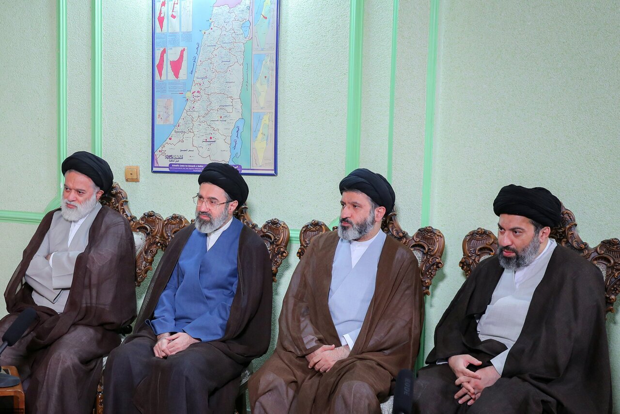 ۴ پسران خامنه ای