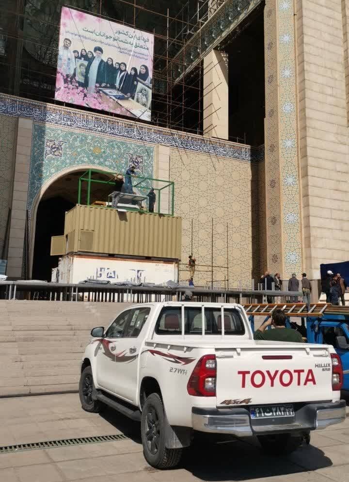 عکس/جایگاه پیکر رهبر شهید انقلاب درحال آماده سازی