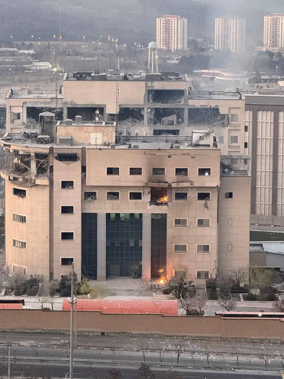 عکس/ حمله به بزرگراه ارتش تهران بامداد پنجشنبه