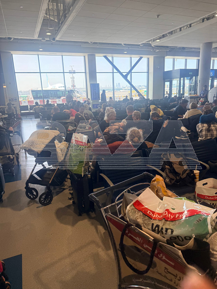 تصاویری از وضعیت فرودگاه دبی و مسافران