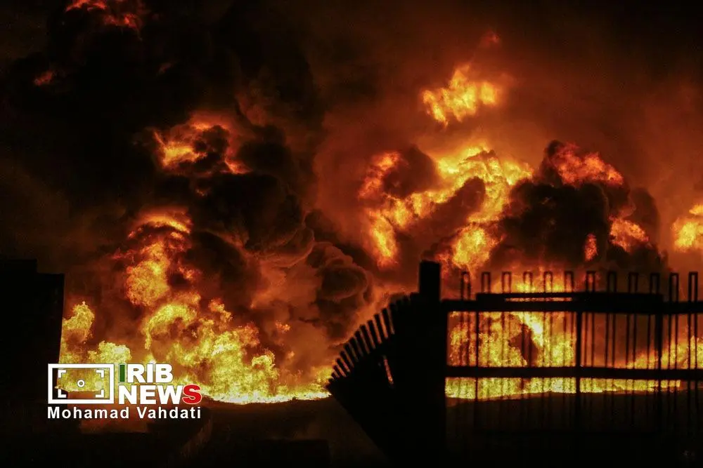 آتش گسترده انبار نفت شهران پس از حملات دیشب نیروی هوایی اسرائیل