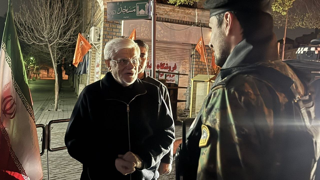 بازدید شبانه عارف از ایستگاه‌های بازرسی فراجا