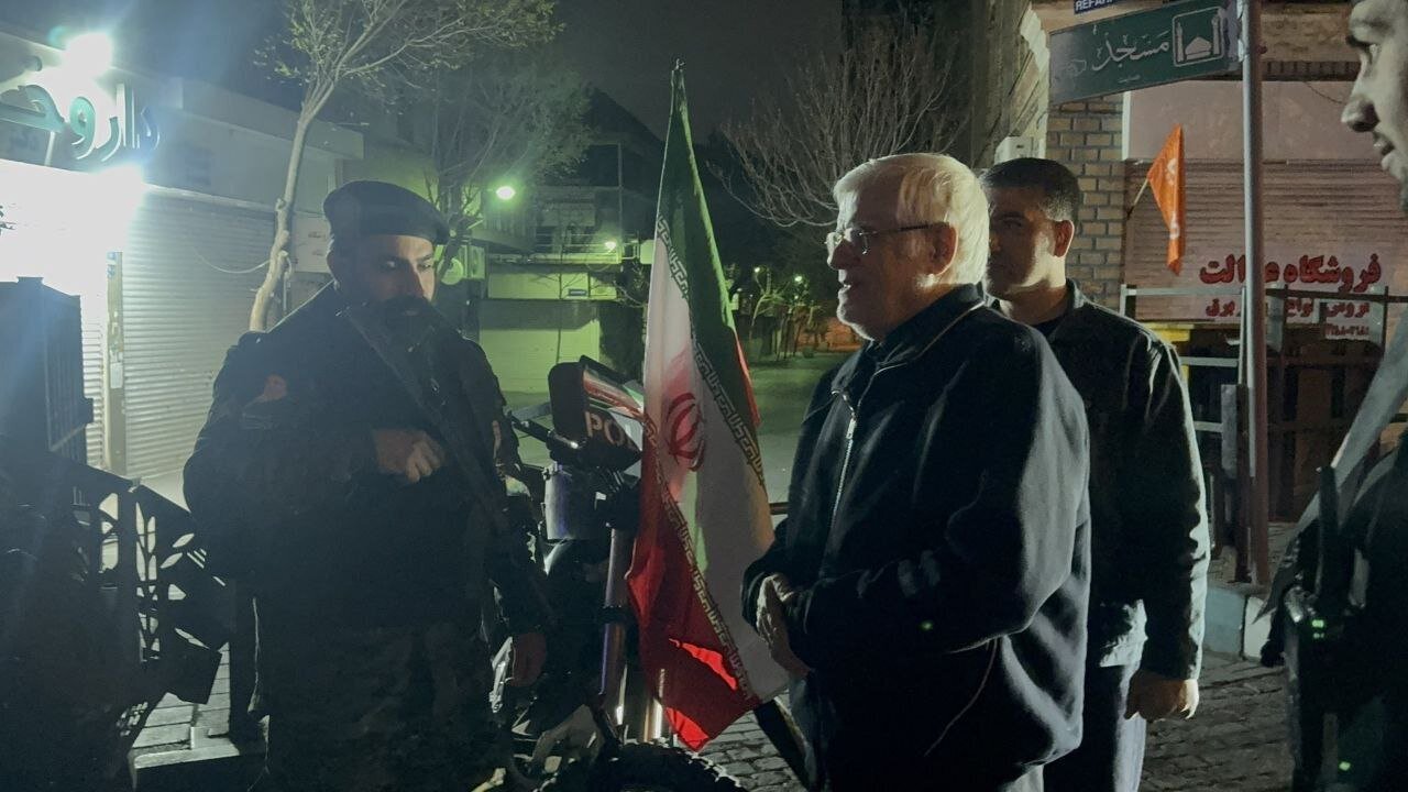 بازدید شبانه عارف از ایستگاه‌های بازرسی