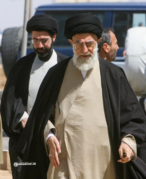 رهبر شهید انقلاب و پسرش مجتبی