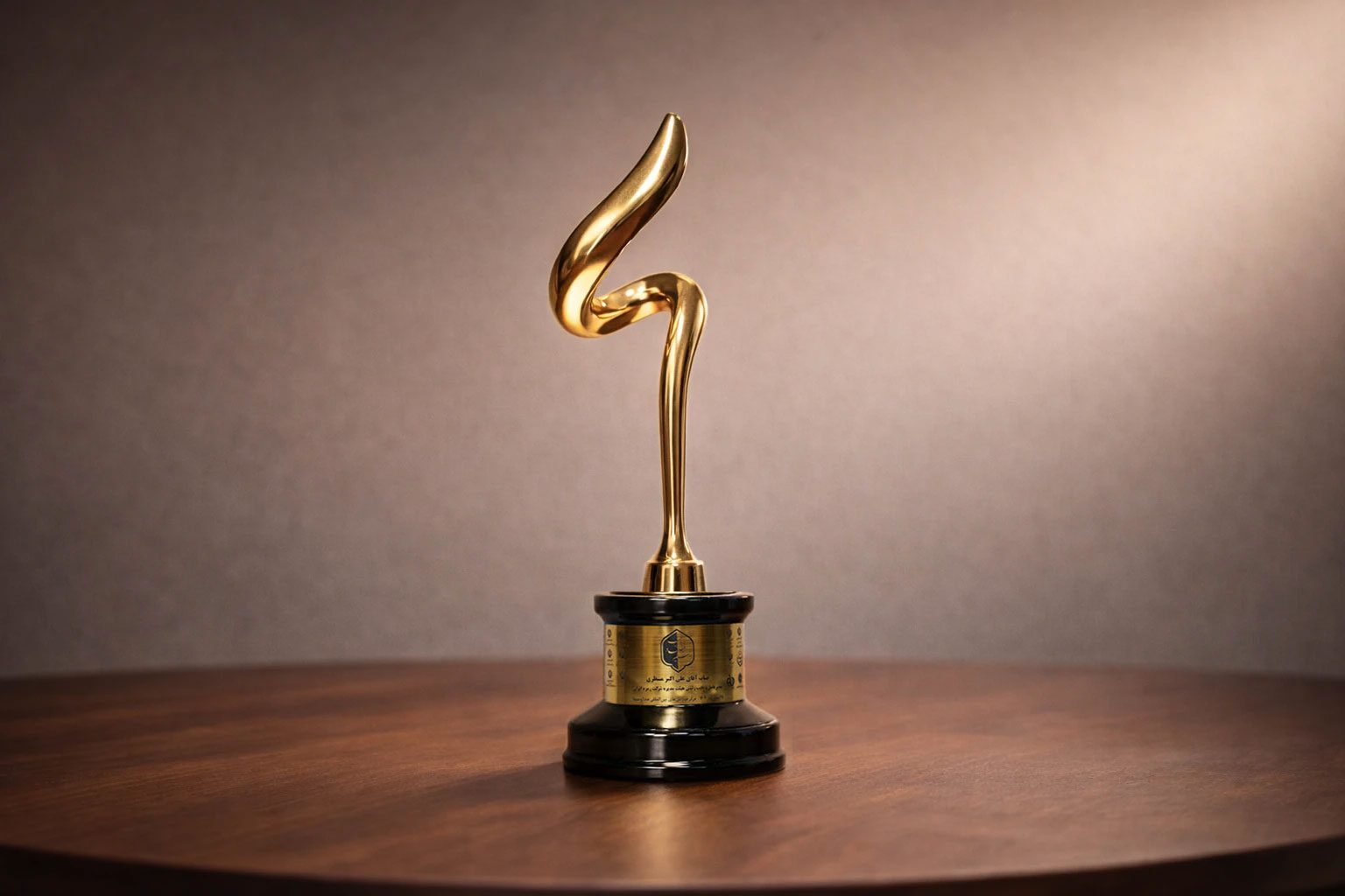 کسب تندیس زرین سفیر اقتصاد ایران از سوی زمزم