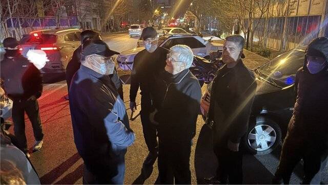 حضور عارف در ایست‌های بازرسی بسیج