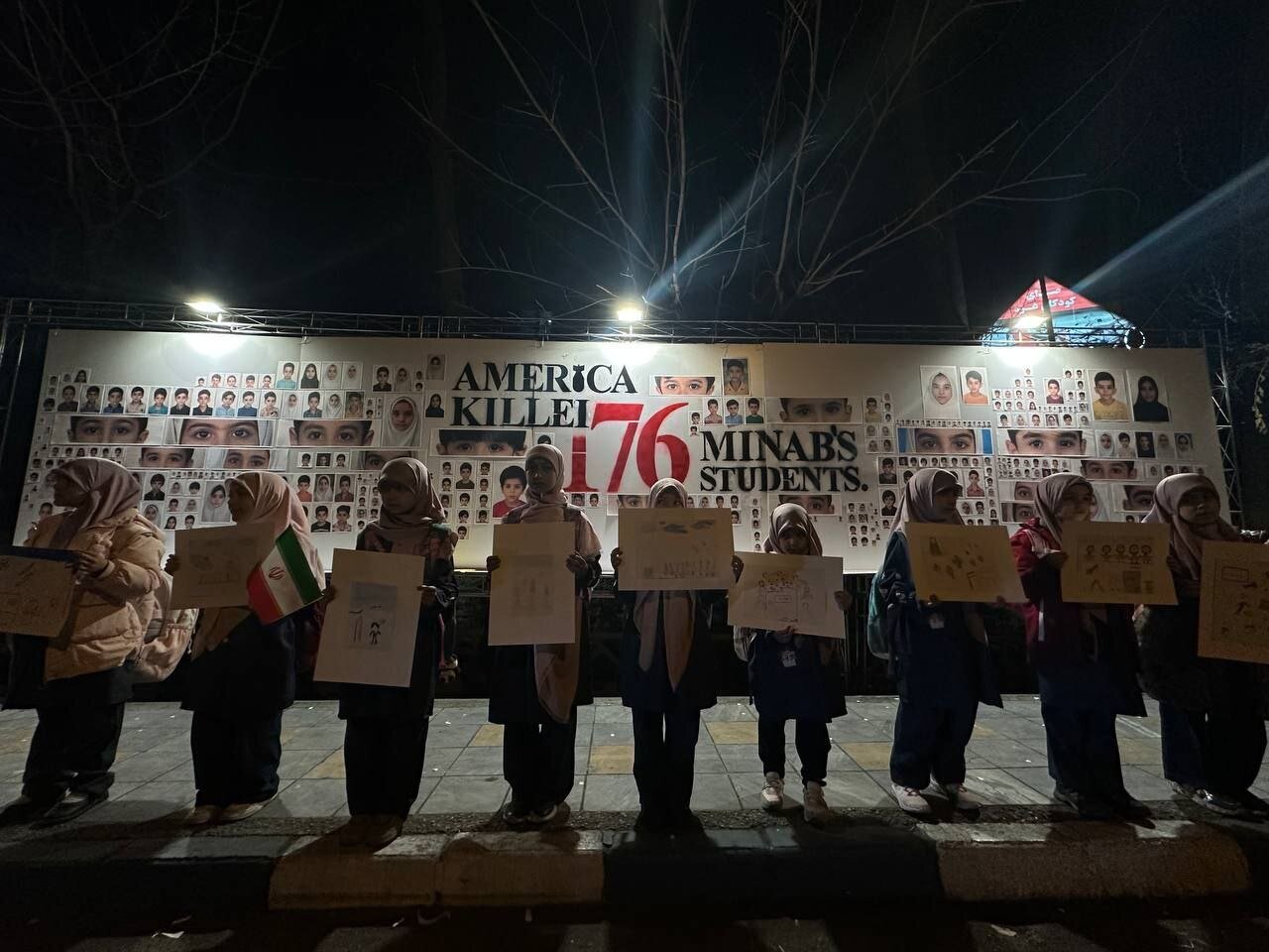 اعتراض دانش‌آموزان در مقابل دفتر سازمان ملل