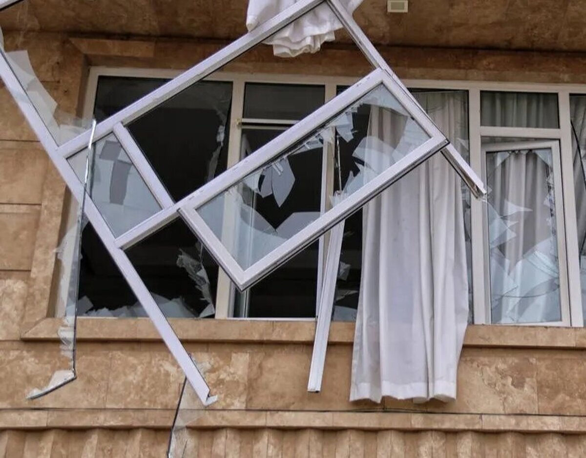 بمباران ساختمان مسکونی