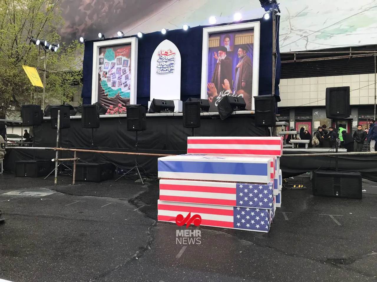 پرچم آمریکا و تابوت سربازان آمریکایی