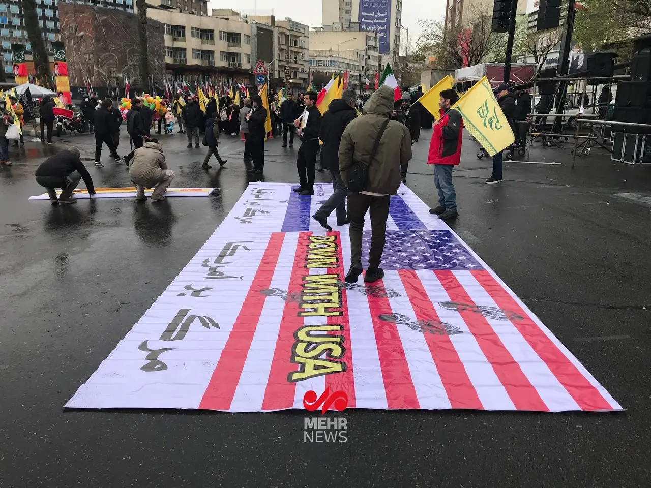 پرچم آمریکا و تابوت سربازان آمریکایی