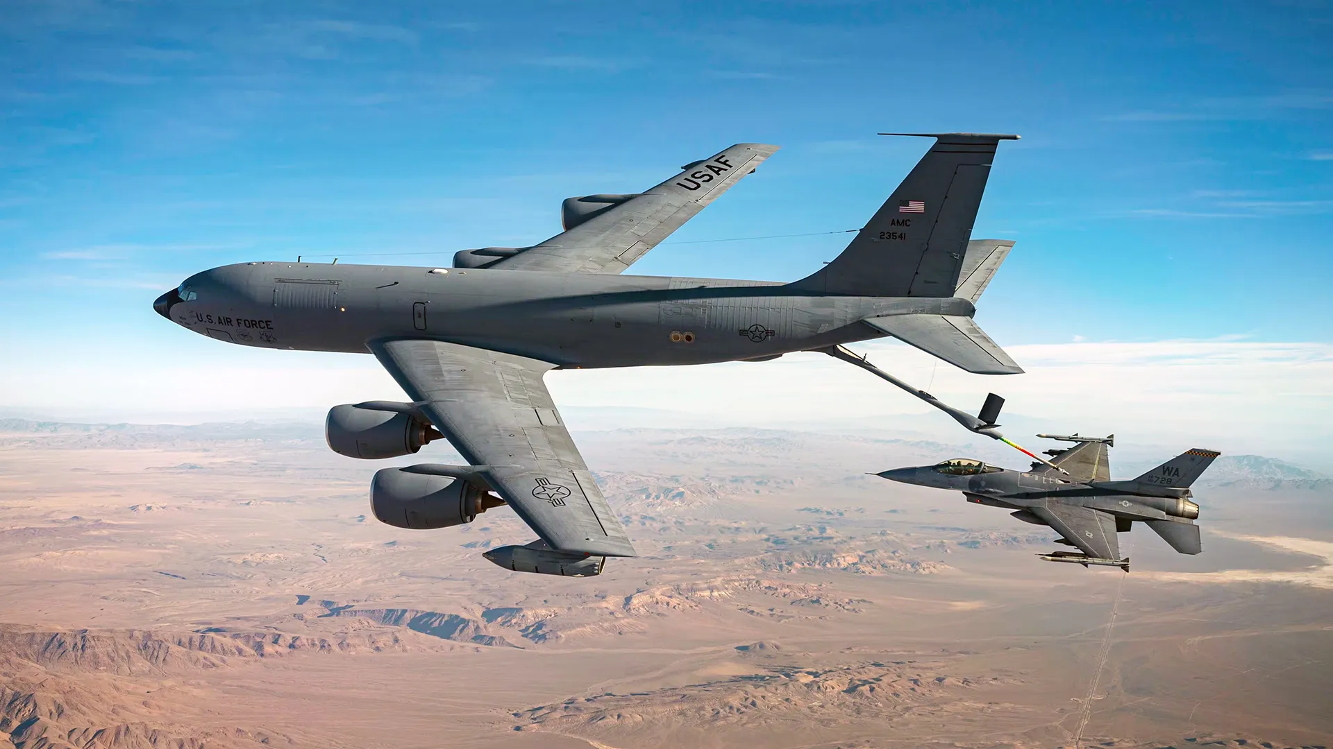 هواپیمای سوخت رسان KC-135