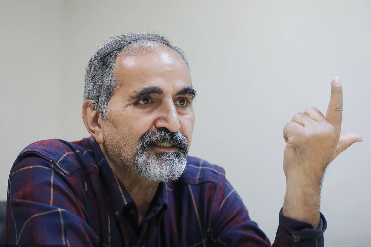 آزادارمکی: امروز باید چهره‌هایی که مردم قبولشان دارند برای دفاع از ایران به صحنه بیایند