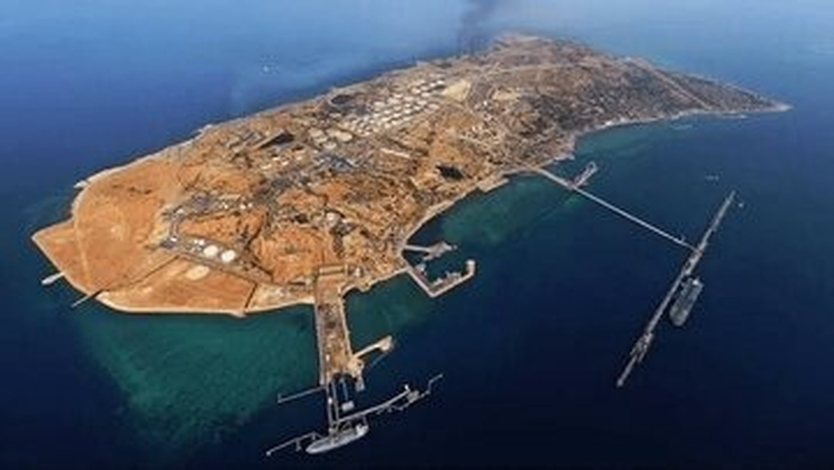 تاج نفت ایران در تیررس جنگ