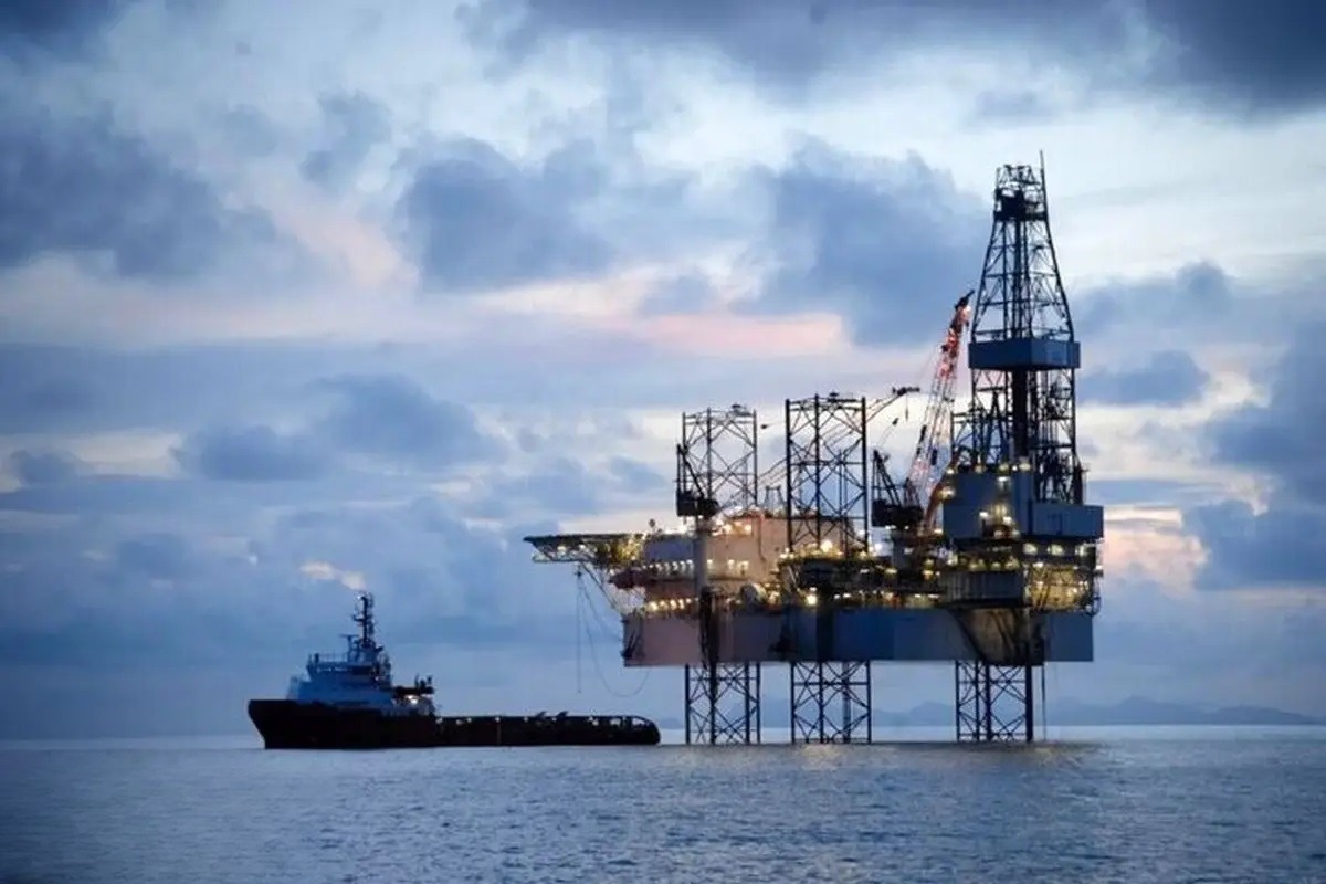 فروش بی‌سابقه ۲۴ میلیون بشکه نفت ایران در بحبوحه جنگ/ سرنوشت دلارهای نفتی چه می‌شود؟