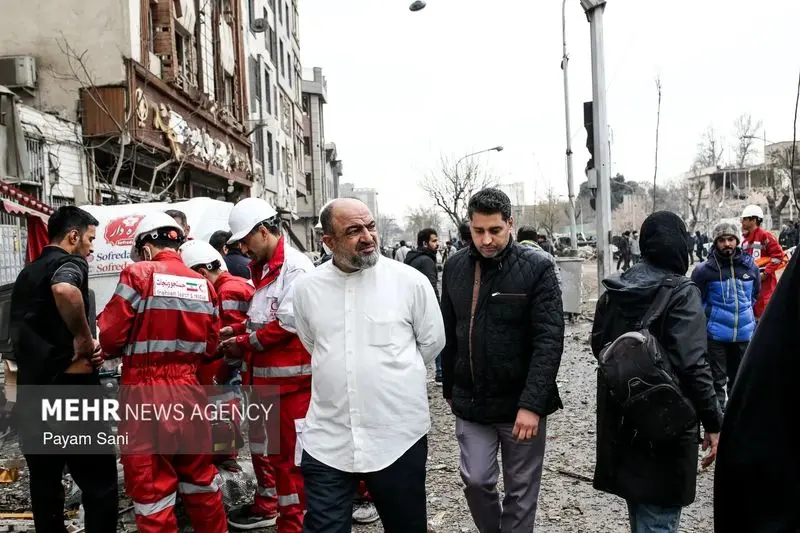 عکس/حمید رسایی بدون لباس روحانیت در محل انفجار