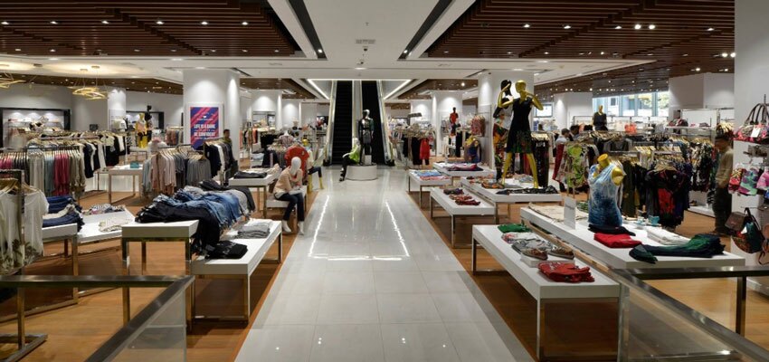 سایه جنگ بر بازار شب عید پوشاک | وقتی فروشگاه‌ها باز هستند اما خریدار نیست