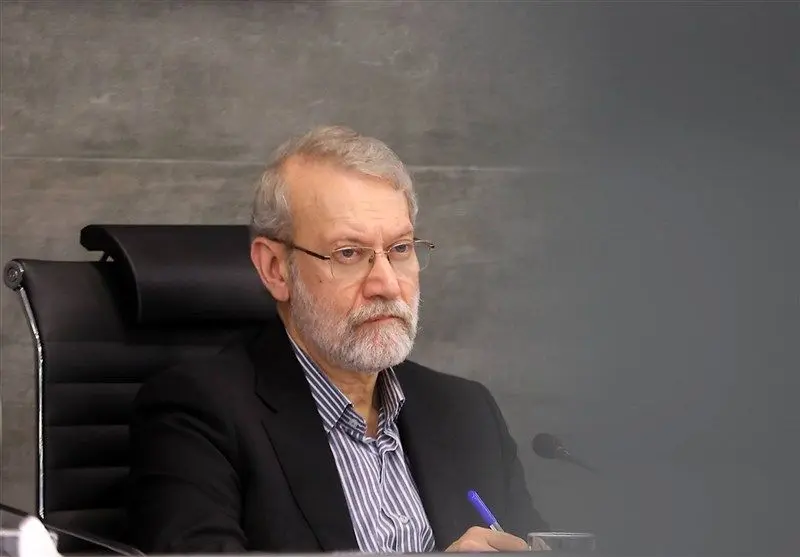 وقتی لاریجانی وسط کرملین نماز خواند