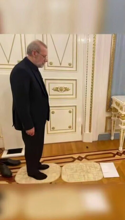 وقتی لاریجانی وسط کرملین نماز خواند