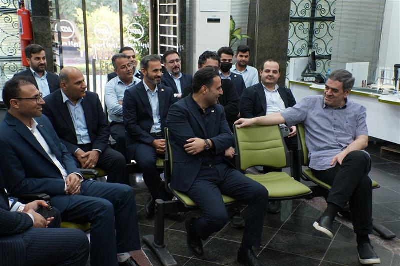 بازدید رئیس کل بیمه مرکزی از شعبه ممتاز بوشهر