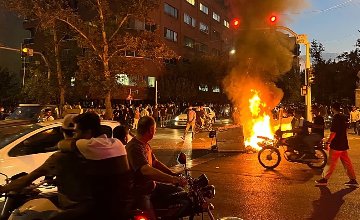 پخش برنامهای با حضور معترضان بازداشتی کم سن و سال از صداوسیما؟/ جای خالی کمیته حقیقت یاب دولت! پخش برنامهای با حضور معترضان بازداشتی کم سن و سال از صداوسیما؟/ جای خالی کمیته حقیقت یاب دولت!