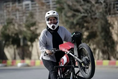حرکات خاص دختران موتور سوار ایرانی