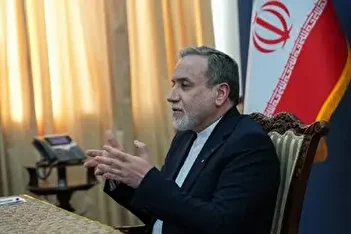 عکس/ جواب معنادار عراقچی به کنجکاوی ترامپ