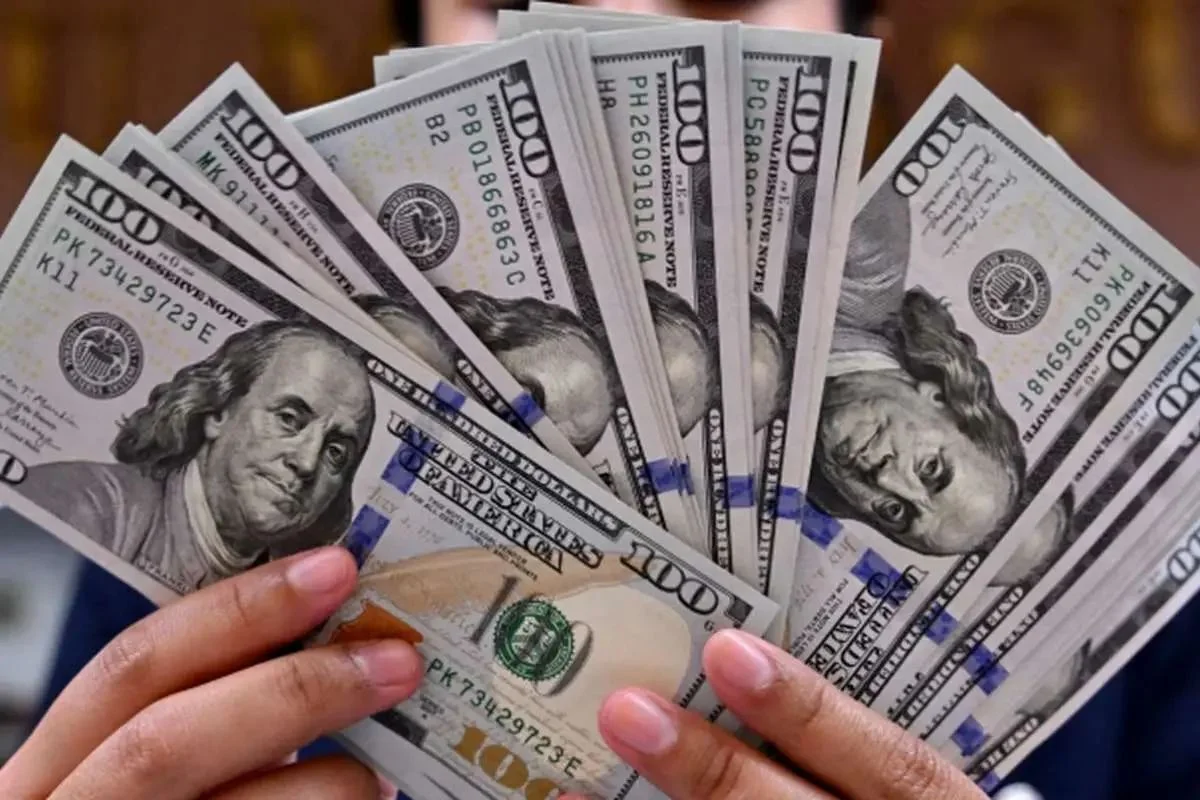 مسئولیت جهش دلار، با مدافعان ارز ترجیحی است