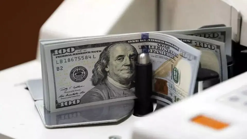 بازگشت دلار از قله قیمتی/ فضای احتیاطی تقویت بازار با احتمال ادامه مذاکرات