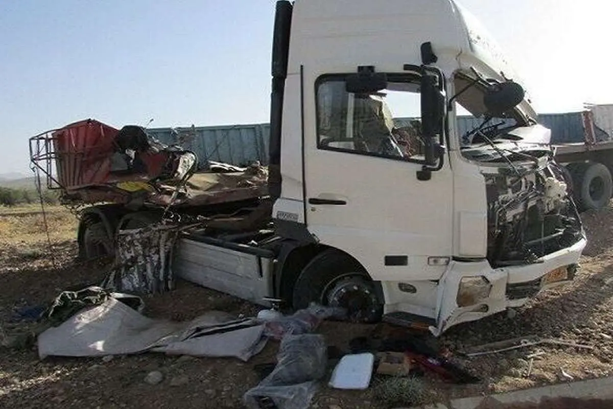 تصادف تریلی و پژو ۲۰۶ تصادف تریلی و پژو ۲۰۶