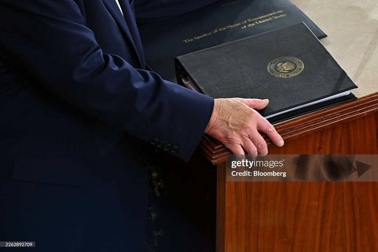 وضعیت دست ترامپ