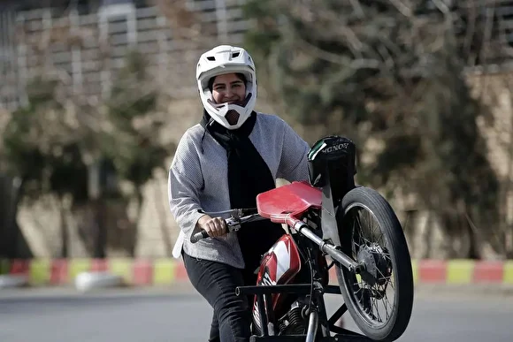 حرکات خاص دختران موتور سوار ایرانی