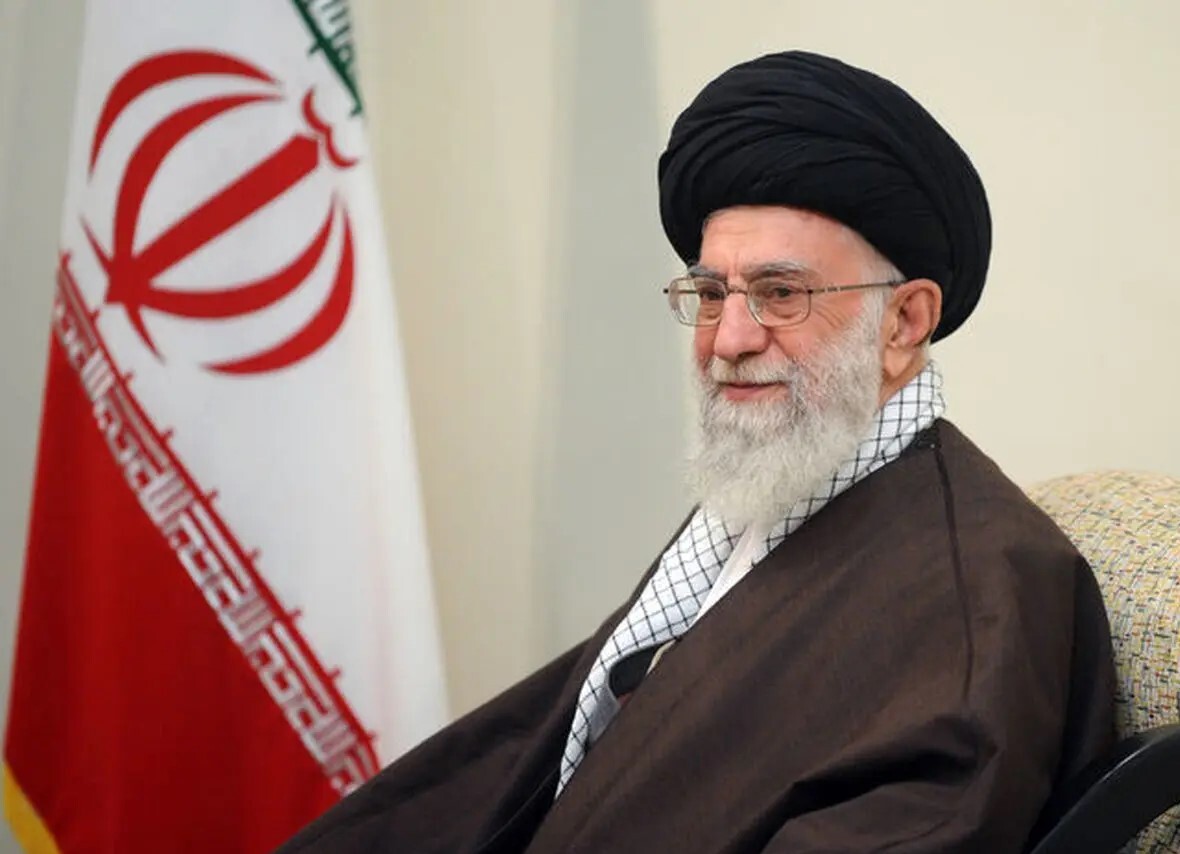 رهبر انقلاب در اتاق فرماندهی جنگ؛ تدبیر امور از نزدیک