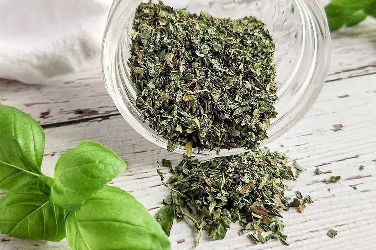 فواید سبزی خشک برای بانوان فواید سبزی خشک برای بانوان